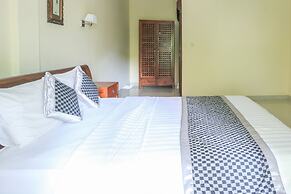 Surfaris Inn on Poppies 2