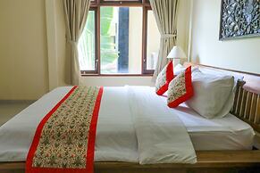 Surfaris Inn on Poppies 2