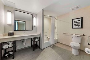 Comfort Inn & Suites Miami International Airport