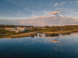Golden Lakes Hotel
