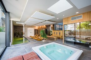 Golden Lakes Hotel