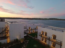 Golden Lakes Hotel