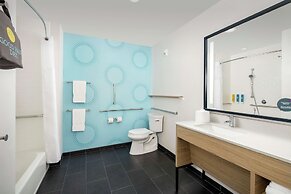 Tru by Hilton Lake City