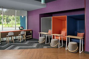 Tru by Hilton Lake City