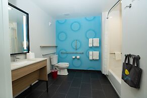 Tru by Hilton Lake City