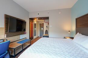 Tru by Hilton Lake City