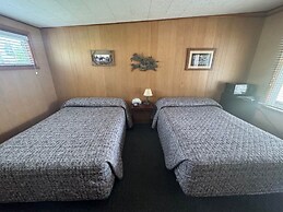 Blue Spruce Motel