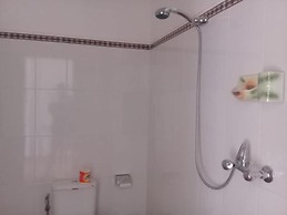 Aris Homestay and Warung Made