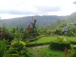 Aris Homestay and Warung Made