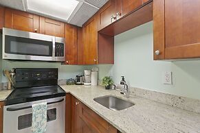 2 Bedroom Deluxe Apt on Collins Ave
