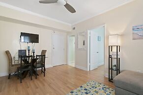 2 Bedroom Deluxe Apt on Collins Ave