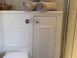 5 Charlton Mill Way B&B