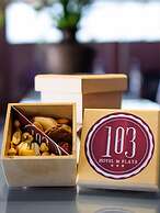 103 Hotel & Flats