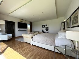 The Lake Villa Mountains & Sea view