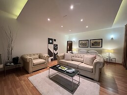 The Lake Villa Mountains & Sea view