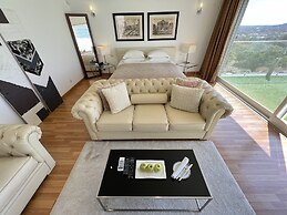 The Lake Villa Mountains & Sea view