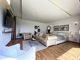 The Lake Villa Mountains & Sea view