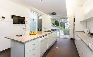 The Lake Villa Mountains & Sea view