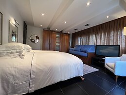 The Lake Villa Mountains & Sea view