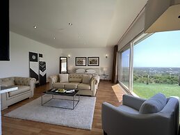 The Lake Villa Mountains & Sea view