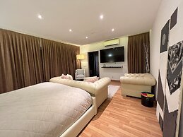 The Lake Villa Mountains & Sea view