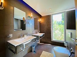 The Lake Villa Mountains & Sea view