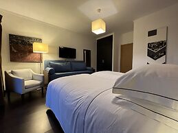 The Lake Villa Mountains & Sea view