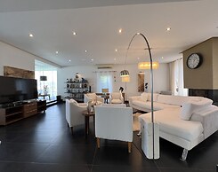 The Lake Villa Mountains & Sea view