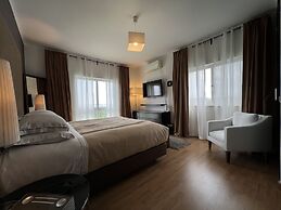 The Lake Villa Mountains & Sea view