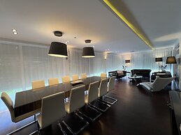 The Lake Villa Mountains & Sea view