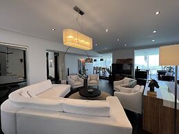 The Lake Villa Mountains & Sea view