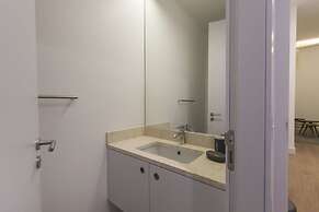 High Ceiling Duplex Apt Cais do Sodre