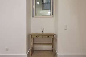 High Ceiling Duplex Apt Cais do Sodre