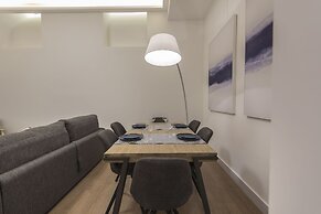 High Ceiling Duplex Apt Cais do Sodre