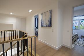 High Ceiling Duplex Apt Cais do Sodre