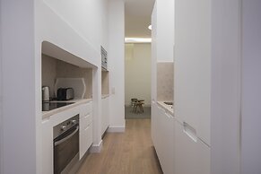 High Ceiling Duplex Apt Cais do Sodre