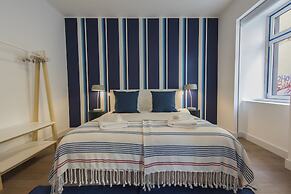 High Ceiling Duplex Apt Cais do Sodre