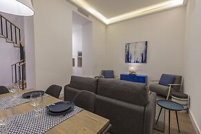 High Ceiling Duplex Apt Cais do Sodre