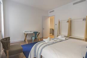 High Ceiling Duplex Apt Cais do Sodre