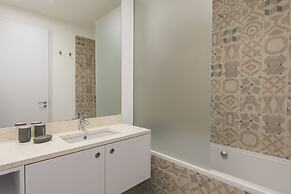 High Ceiling Duplex Apt Cais do Sodre