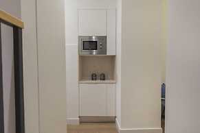 High Ceiling Duplex Apt Cais do Sodre