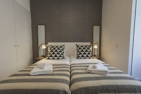 High Ceiling Duplex Apt Cais do Sodre