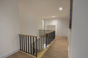 High Ceiling Duplex Apt Cais do Sodre