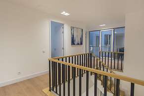 High Ceiling Duplex Apt Cais do Sodre
