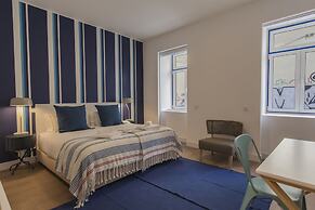 High Ceiling Duplex Apt Cais do Sodre