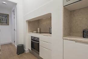 High Ceiling Duplex Apt Cais do Sodre