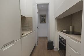 High Ceiling Duplex Apt Cais do Sodre