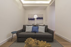 High Ceiling Duplex Apt Cais do Sodre