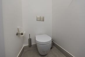 High Ceiling Duplex Apt Cais do Sodre