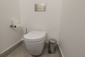 High Ceiling Duplex Apt Cais do Sodre